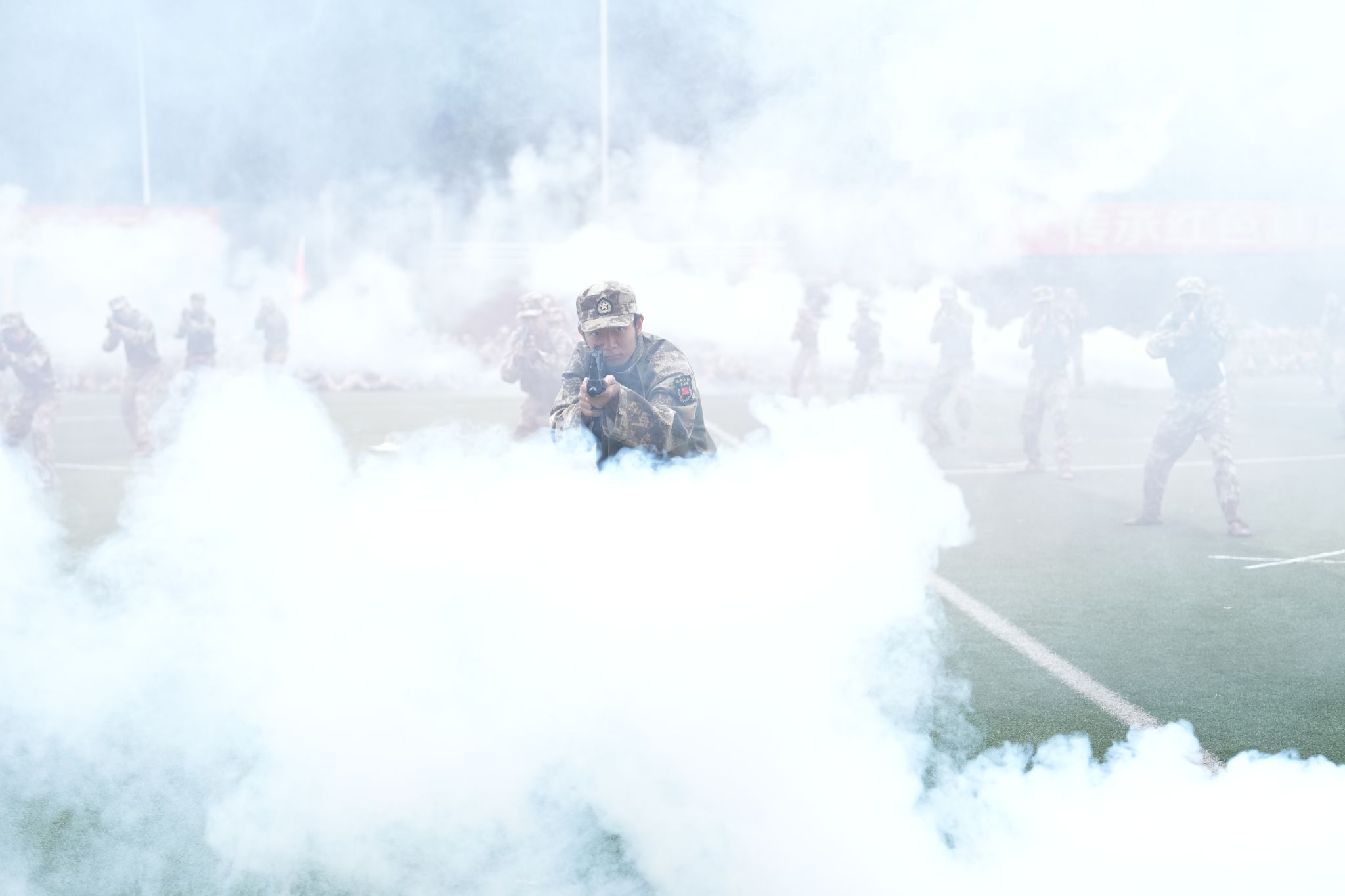 文件名称:9月21日上午,sunbet申搏官方网站举行“铭记历史 矢志复兴”国防教育思政大课暨2025级本科生军训总结大会。周久淞 摄 (6).JPG原图大小:21.76MB